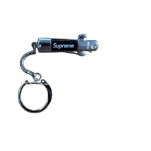 Load image into Gallery viewer, Supreme Roach Clip Keychain (2011)
